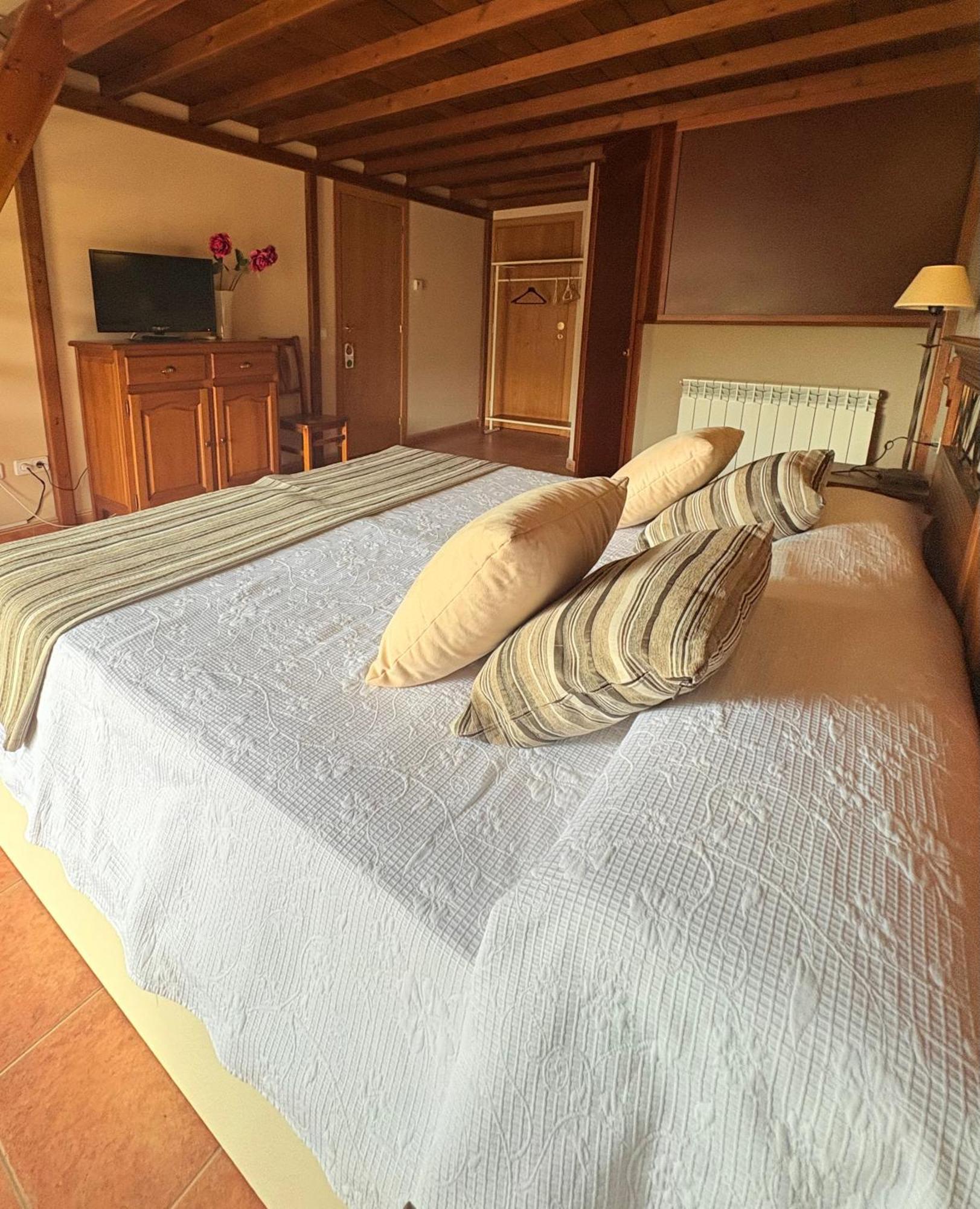 Las Almunias Hotel Guara Inluka מראה חיצוני תמונה