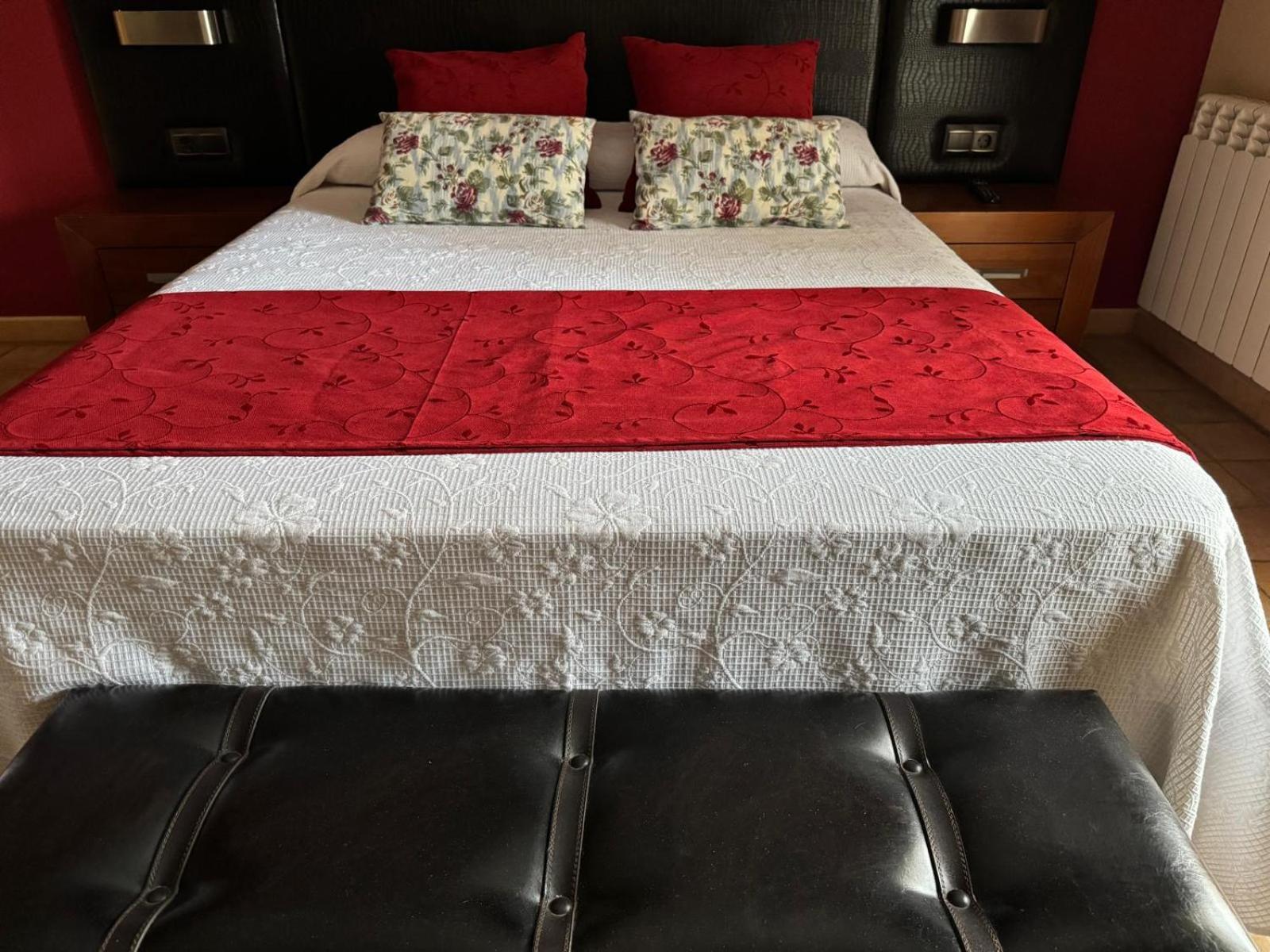 Las Almunias Hotel Guara Inluka מראה חיצוני תמונה